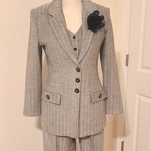 ST. JOHN COLLECTION NWOT 3 PIECE KNIT SUIT.